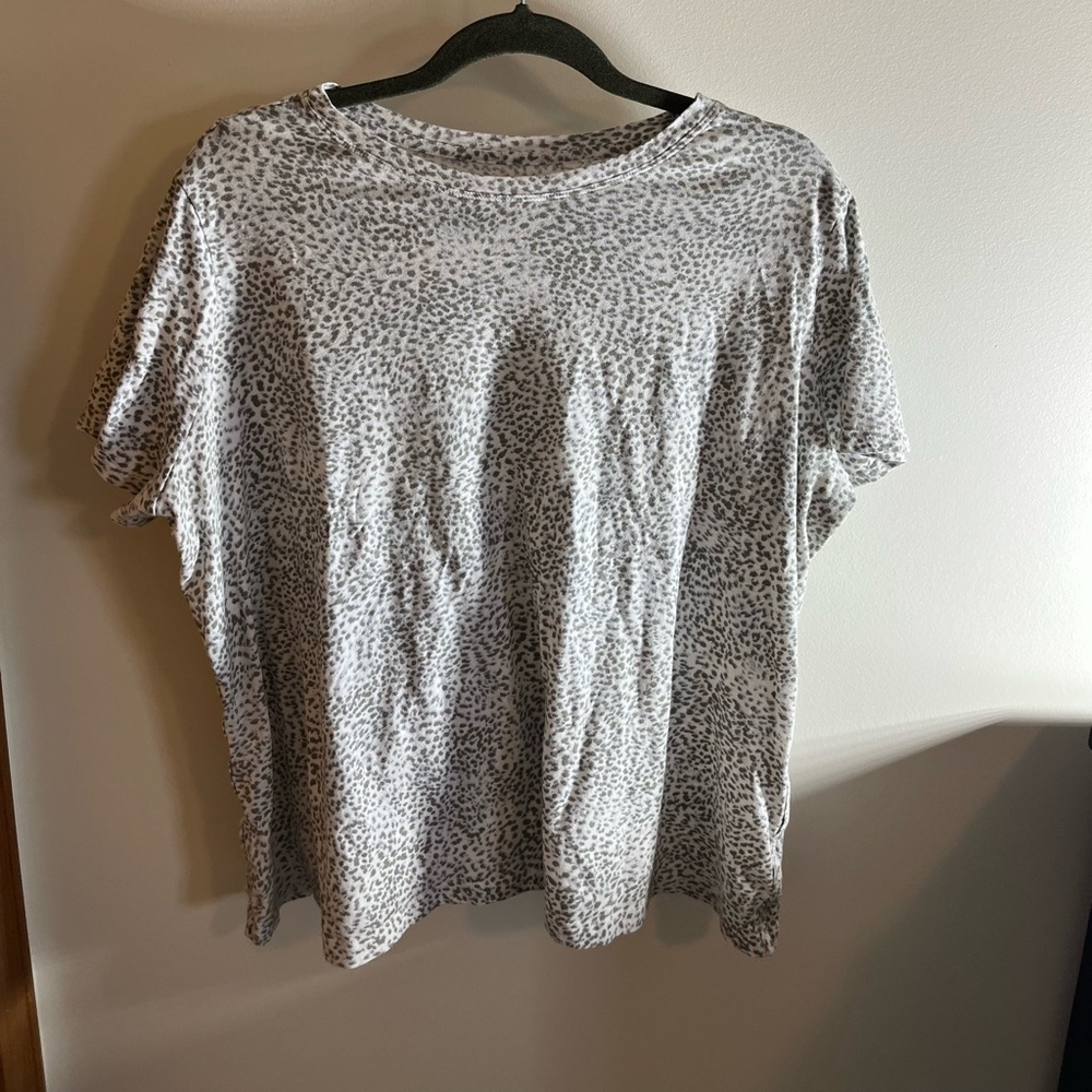 Athleta gray cheetah print short sleeve T-shirt. 2x